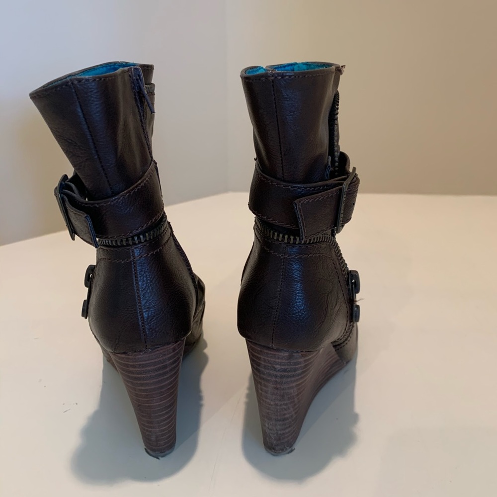 Boots - Picture 6 of 8